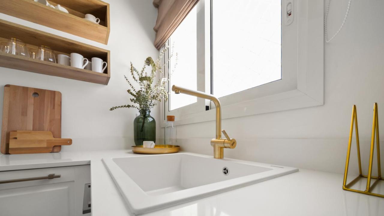 Luxurious Apartment With Big Sea View Terrace - Central Location Athena Bagian luar foto
